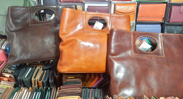 Italian Leather Purse with Modern Handle ~ Pre-tariff pricing.